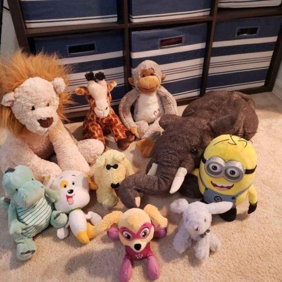 Lot of stuffed animals zoo. Elephant, lion, monkey minion paw patrol, bunny ect - Picture 3 of 7